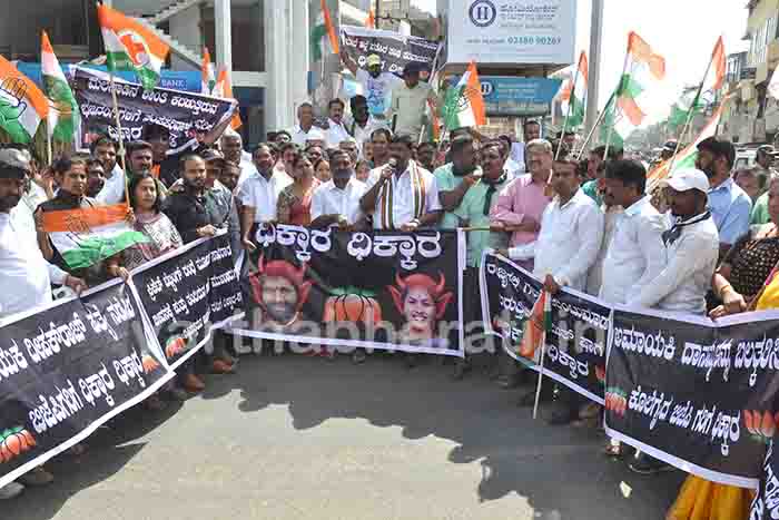 ಬಿಜೆಪಿ ಹಾಗೂ ಸಂಘ ಪರಿವಾರದ ಮೇಲೆ ಕ್ರಮಕ್ಕೆ ಒತ್ತಾಯಿಸಿ ಧರಣಿ